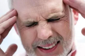 چرا بعد از کاشت مو دچار سردرد می شویم؟